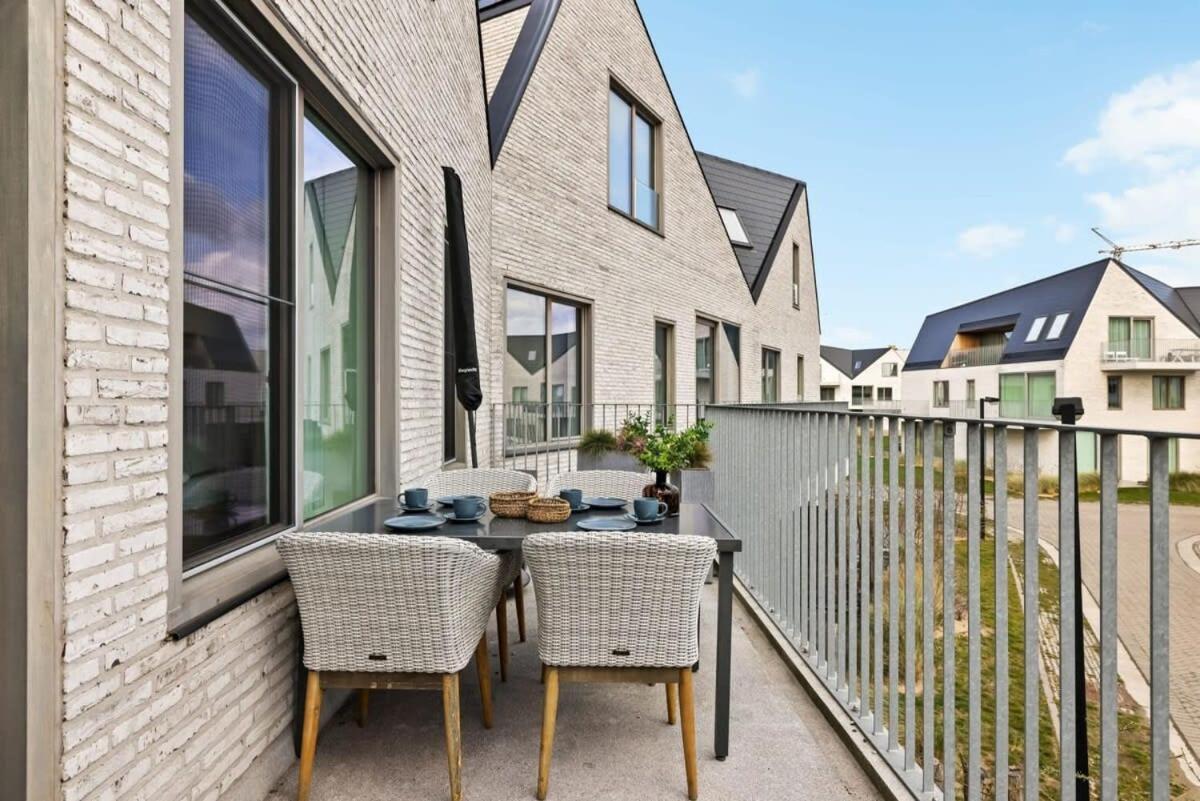 Huswell - Apartment With Natural Swimming Pool Middelkerke Exterior photo